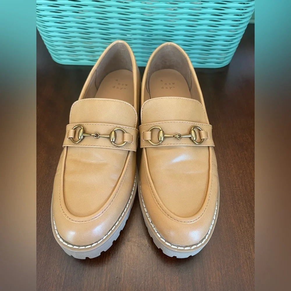 A New Day Danica Platform Loafers SZ 7 1/2 Color Tan
